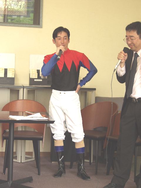 fan_jockey105.jpg